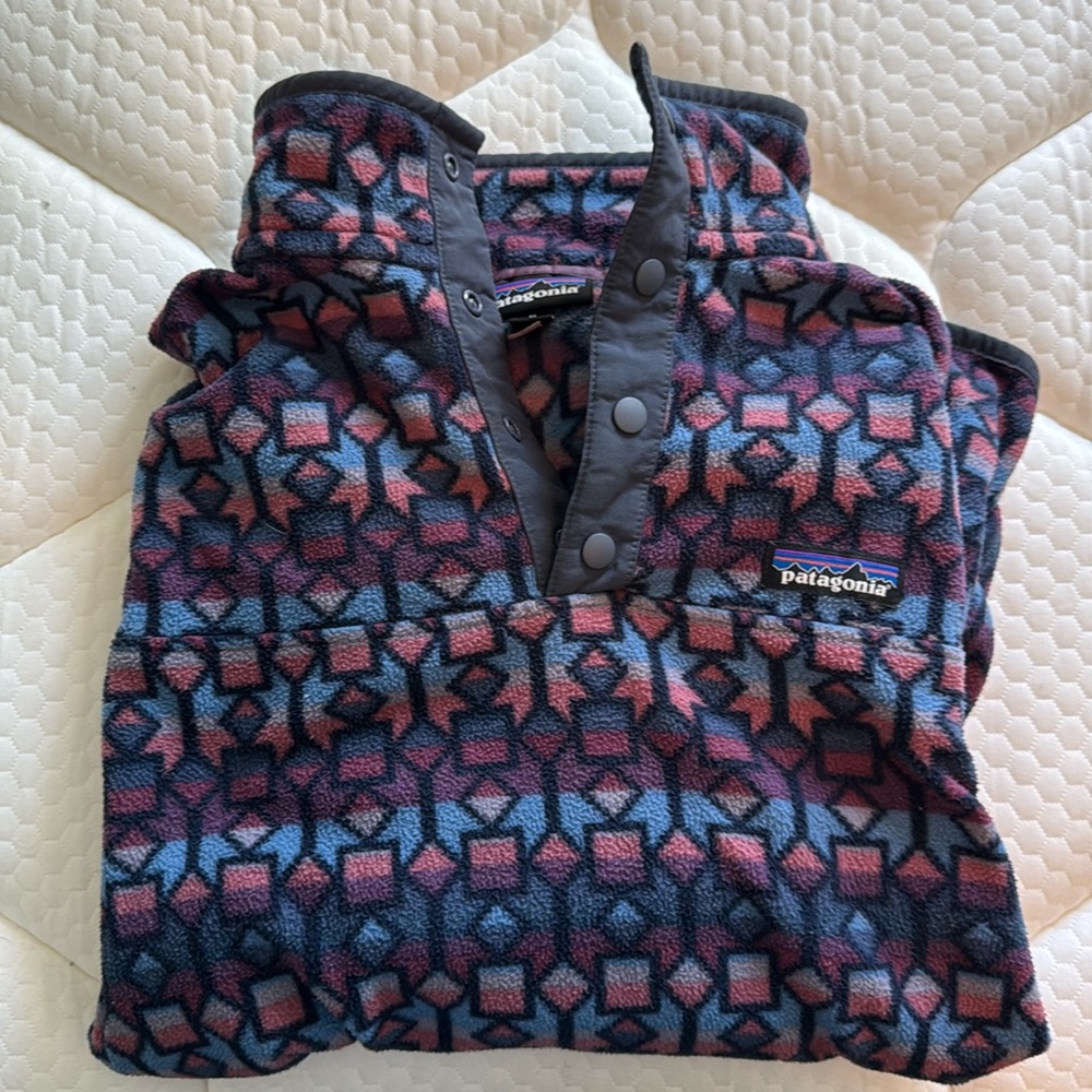 Patagonia women’s medium snap pullover